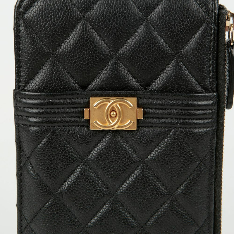 CHANEL Caviar Skin Boy 手機夾卡包-1
