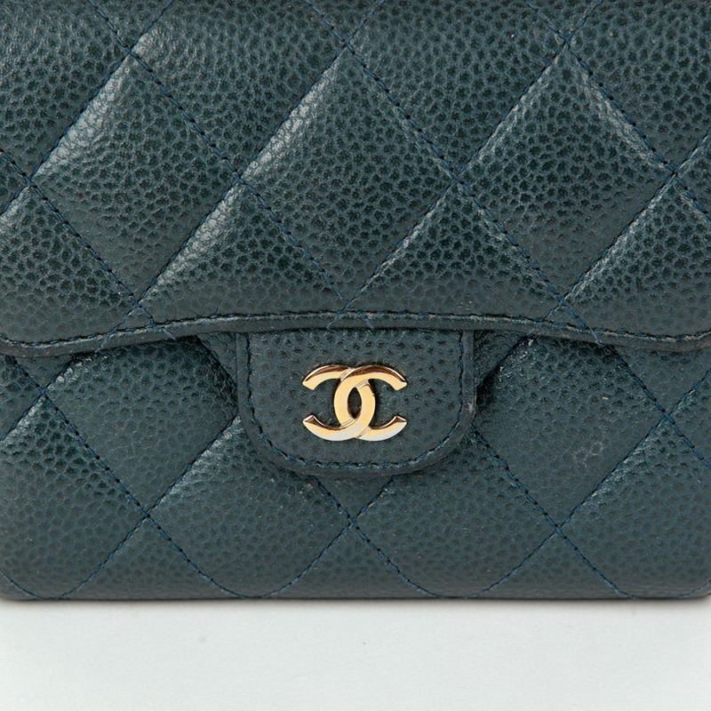 CHANEL Caviar Skin 經典雙折錢包-2
