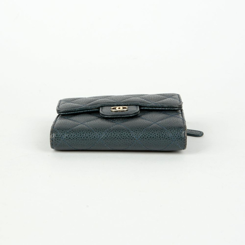 CHANEL Caviar Skin 經典雙折錢包-6