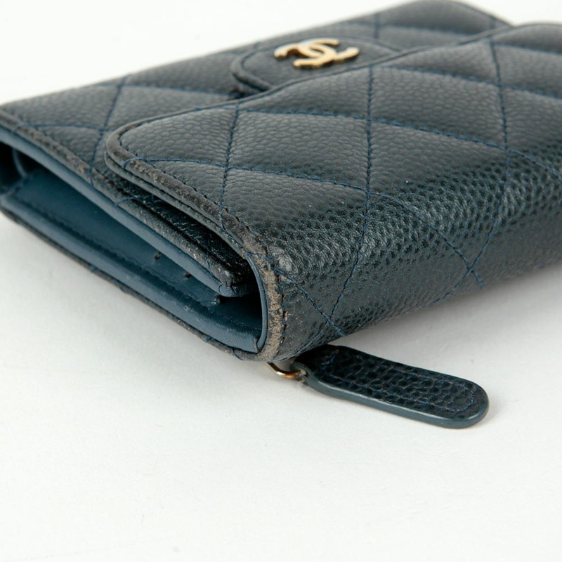 CHANEL Caviar Skin 經典雙折錢包-9