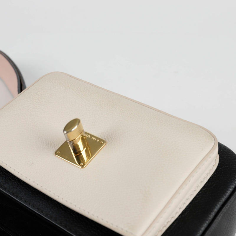 LOUIS VUITTON M58557 Lock Me Tender 肩斜背包-10
