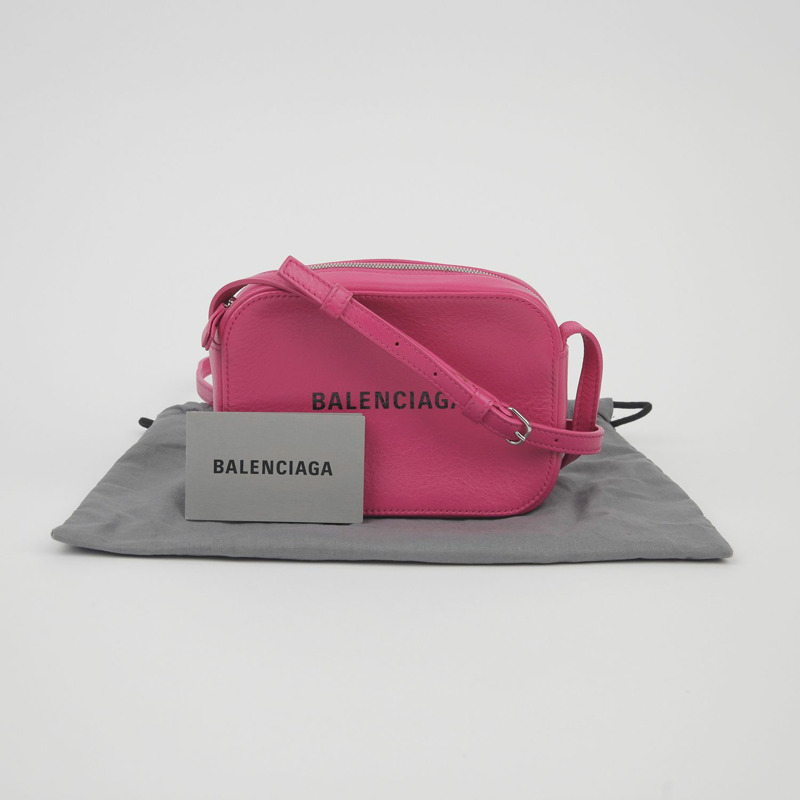 BALENCIAGA 日常 XS 相機斜背包-0