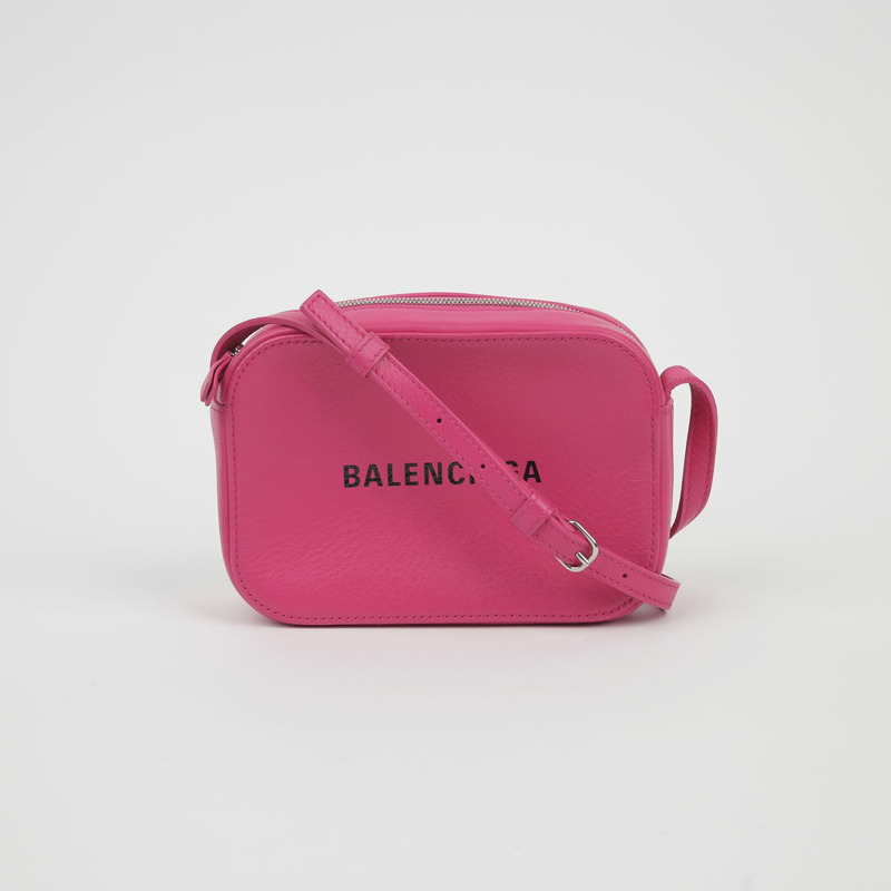 BALENCIAGA 日常 XS 相機斜背包-1