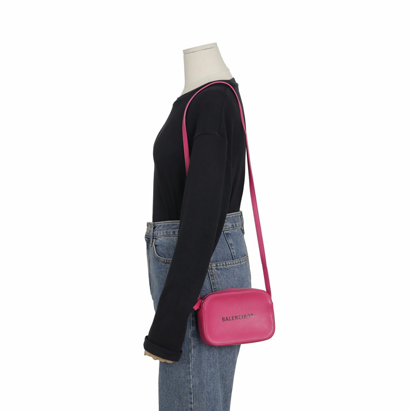 BALENCIAGA 日常 XS 相機斜背包-8