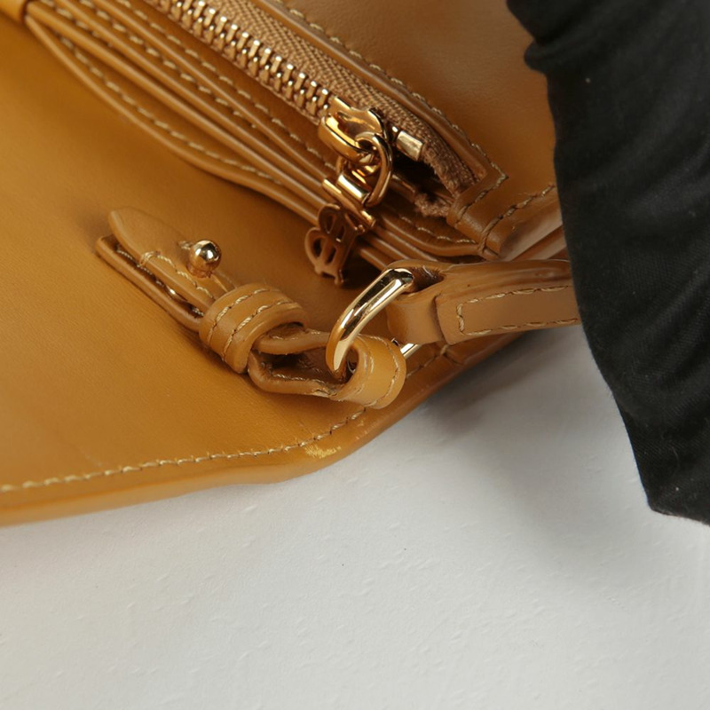 BURBERRY Hazelmeier WOC 肩斜背包-11