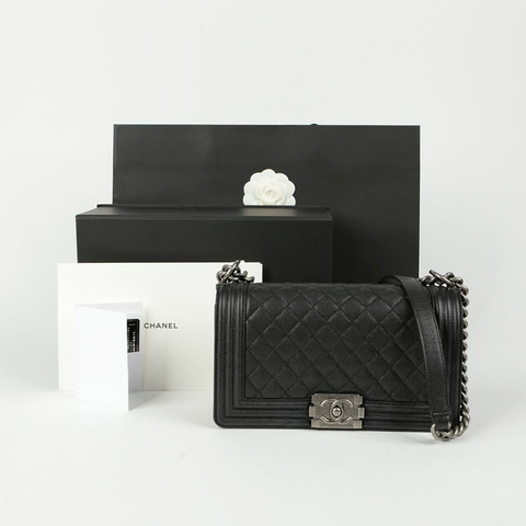 CHANEL Caviar Skin Boy 中型單肩斜背包