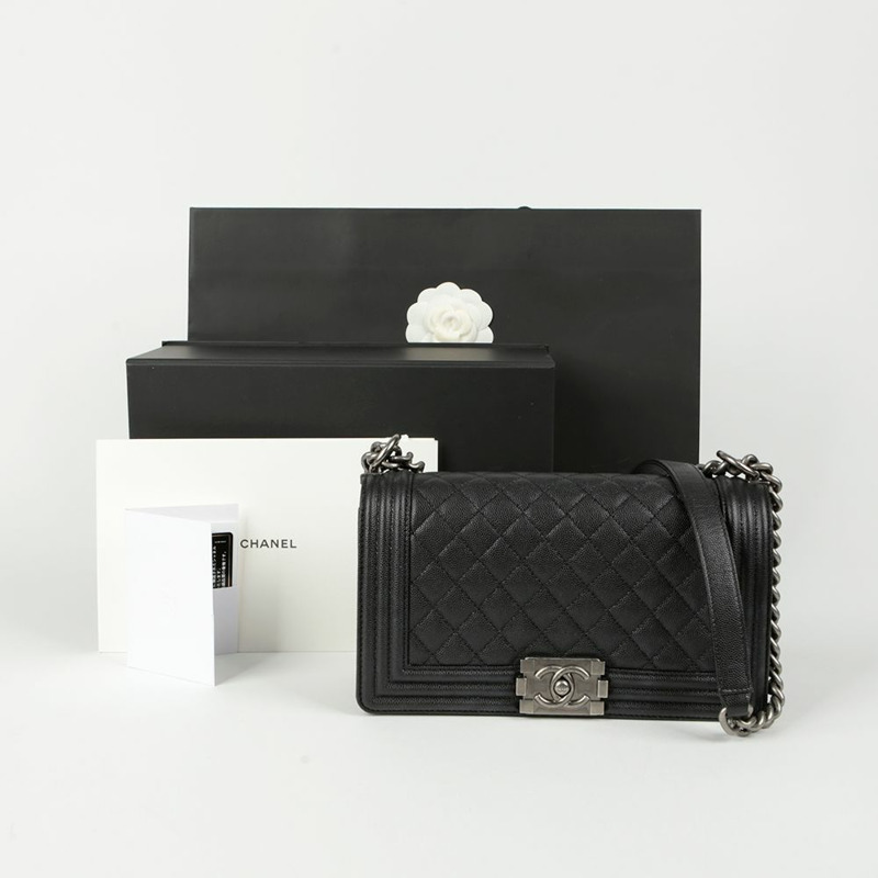 CHANEL Caviar Skin Boy 中型單肩斜背包-0