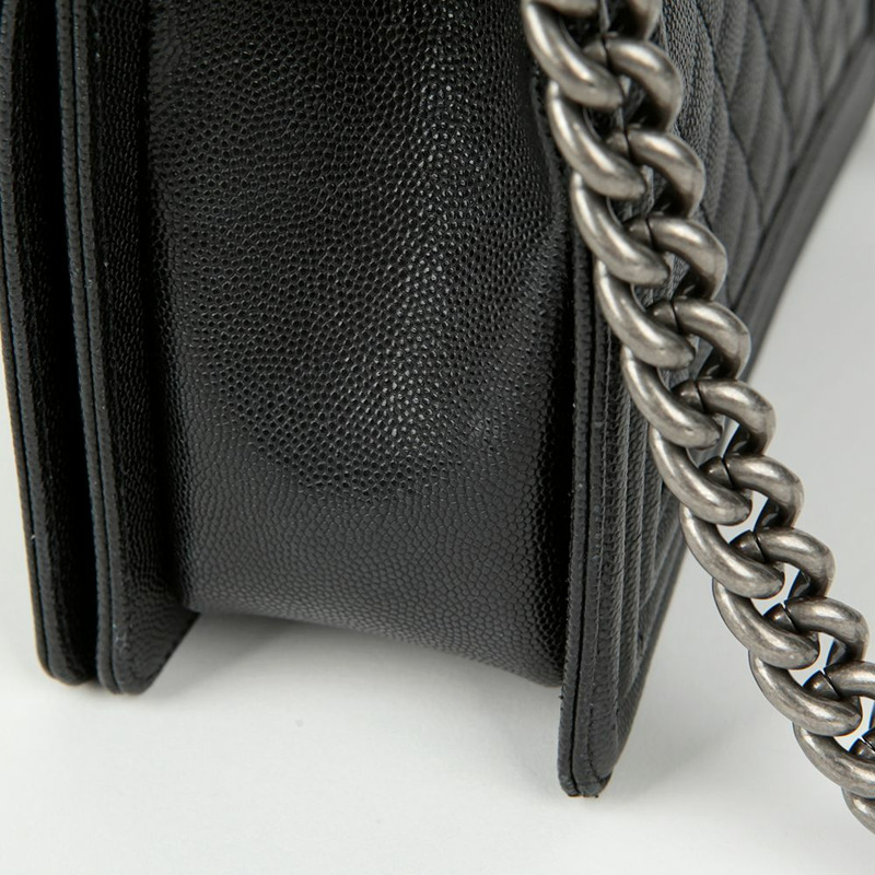 CHANEL Caviar Skin Boy 中型單肩斜背包-7