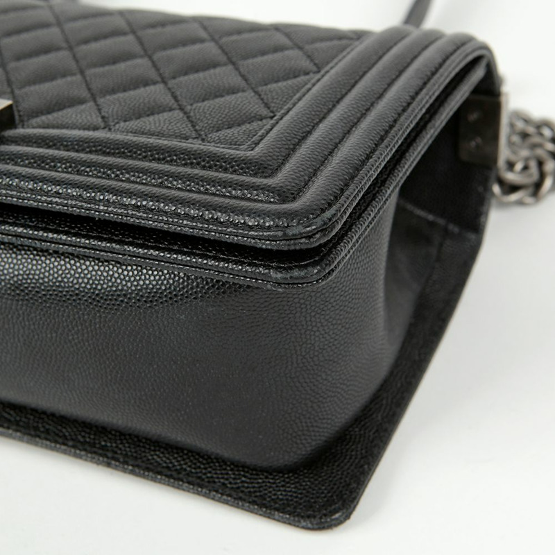 CHANEL Caviar Skin Boy 中型單肩斜背包-9