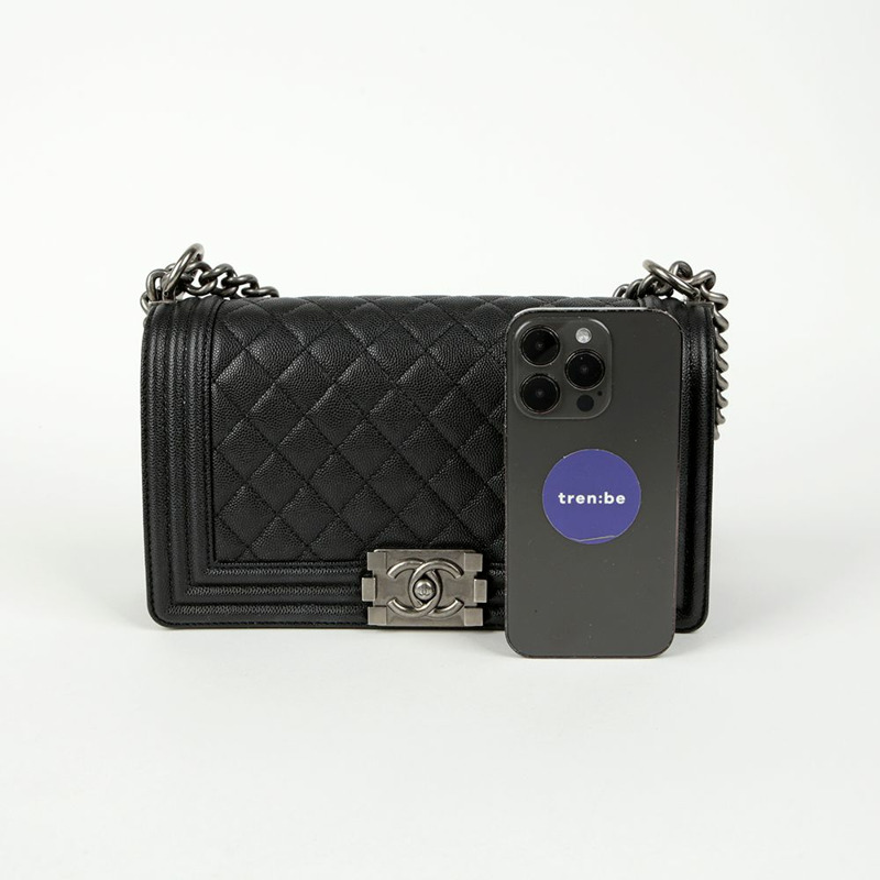 CHANEL Caviar Skin Boy 中型單肩斜背包-11