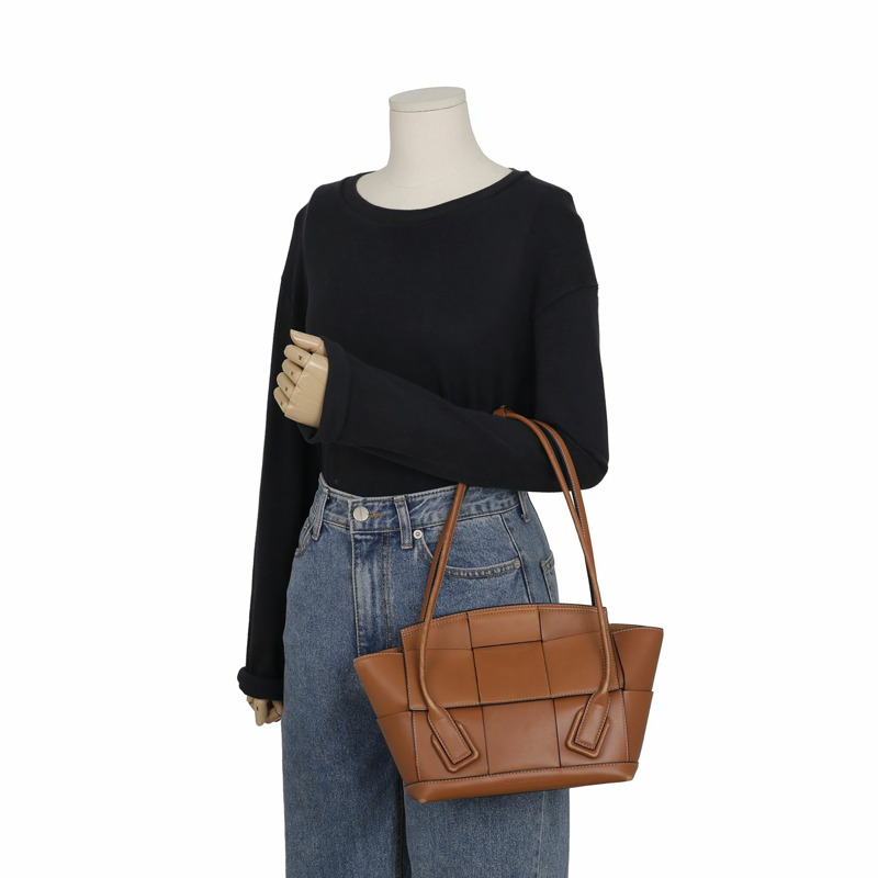 BOTTEGA VENETA Arco 托特肩背包 575943-17