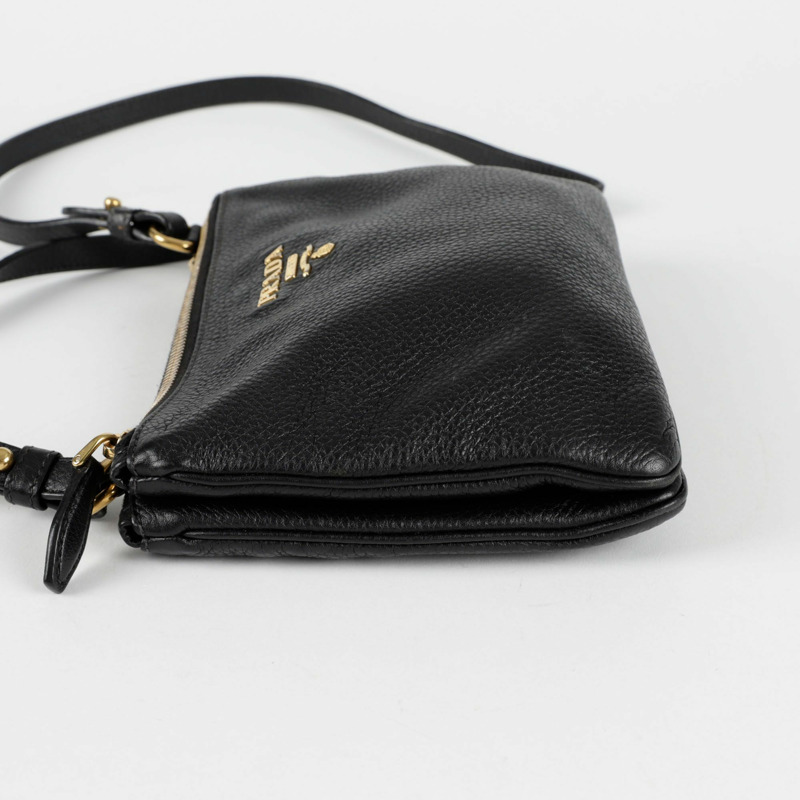 PRADA 1BH046 金屬標誌雙拉鍊斜背包-9