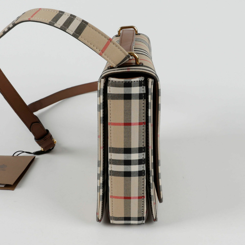 BURBERRY D 型環中型斜背包-4