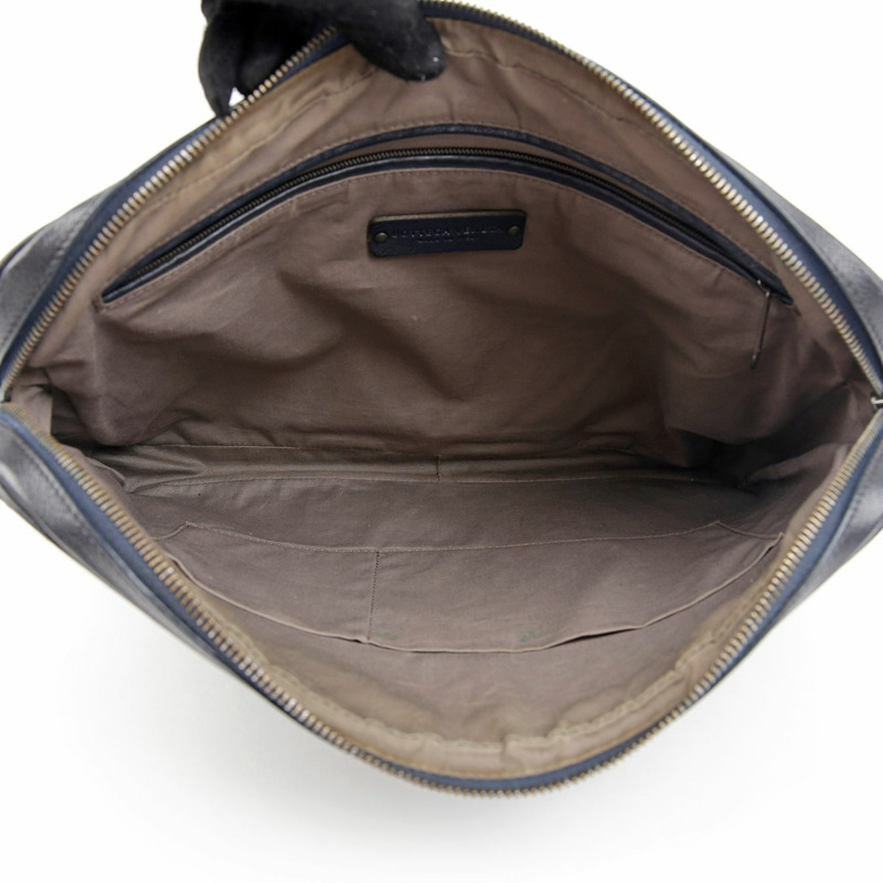 BOTTEGA VENETA Intrecciato 針法手拿包-10