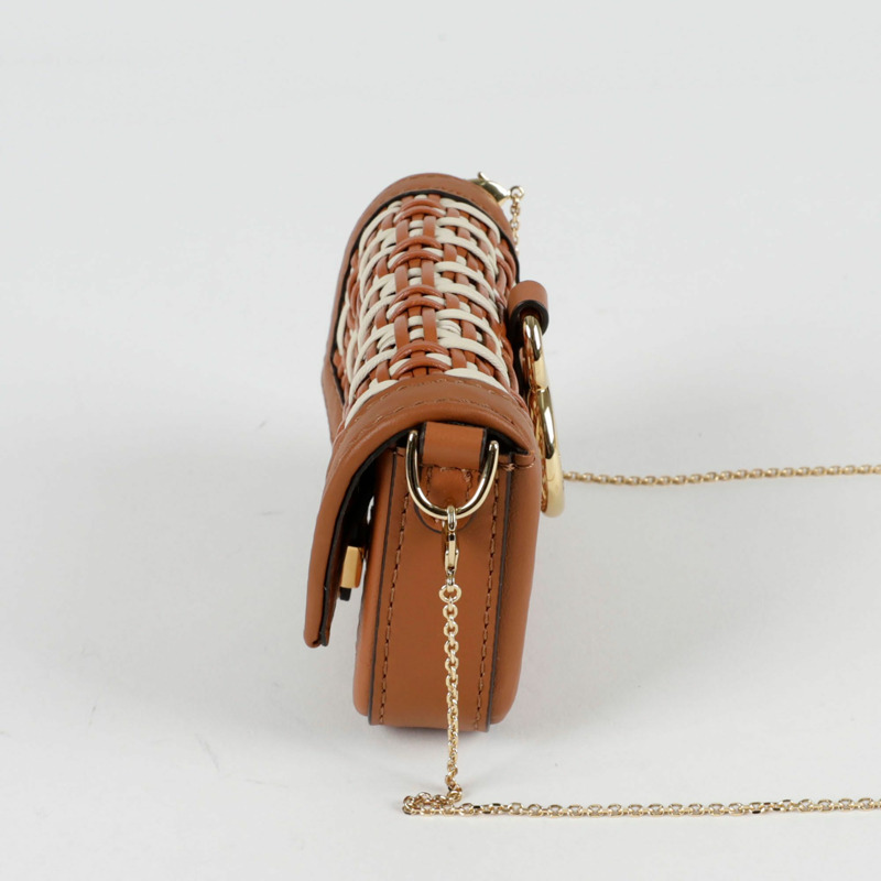 FENDI Nano Baguette Charm 斜背包-2