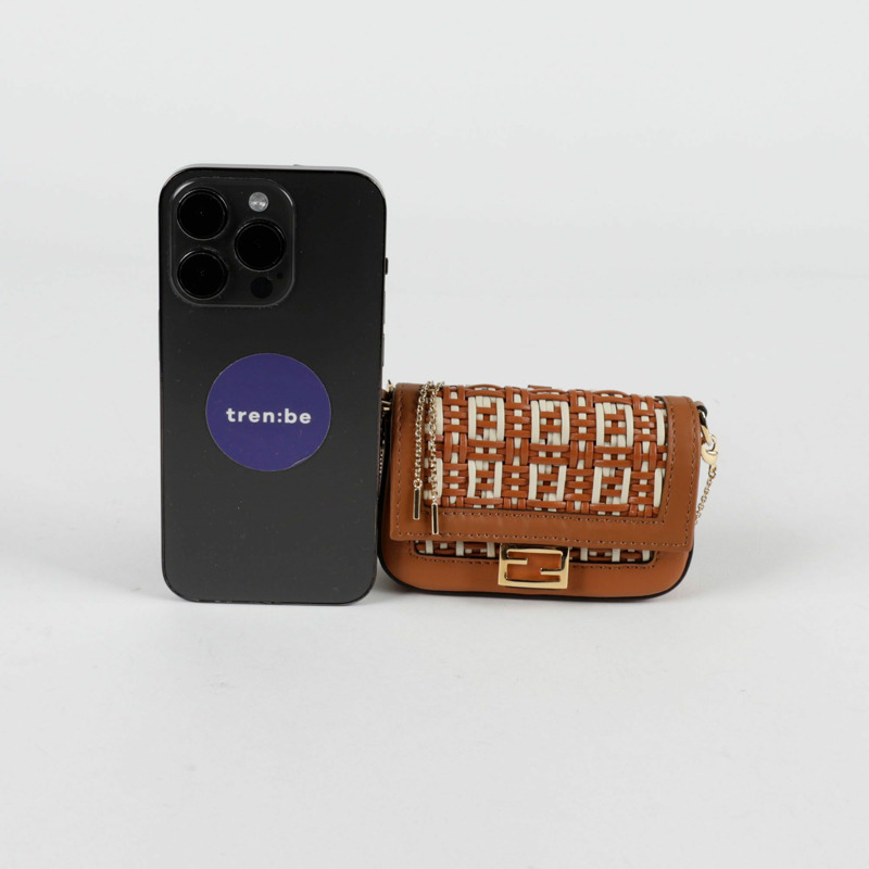 FENDI Nano Baguette Charm 斜背包-6