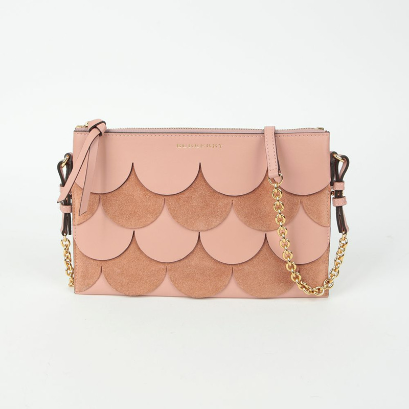 BURBERRY 扇貝紋肩斜背包 4054687-1