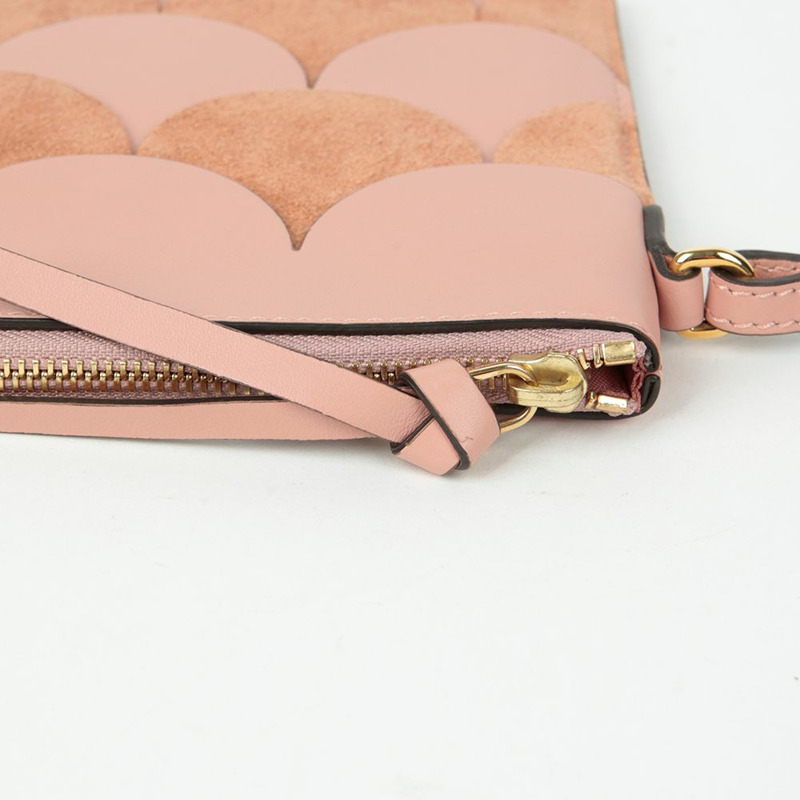BURBERRY 扇貝紋肩斜背包 4054687-9