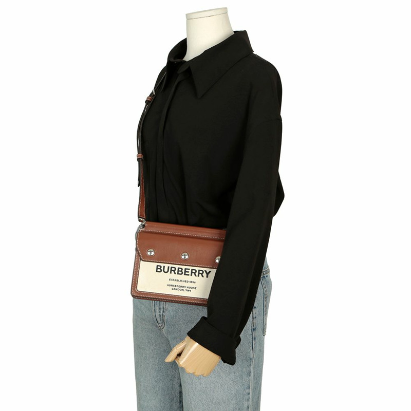 【包稅】BURBERRY 8014611 Hospery 標題口袋肩斜背包-11