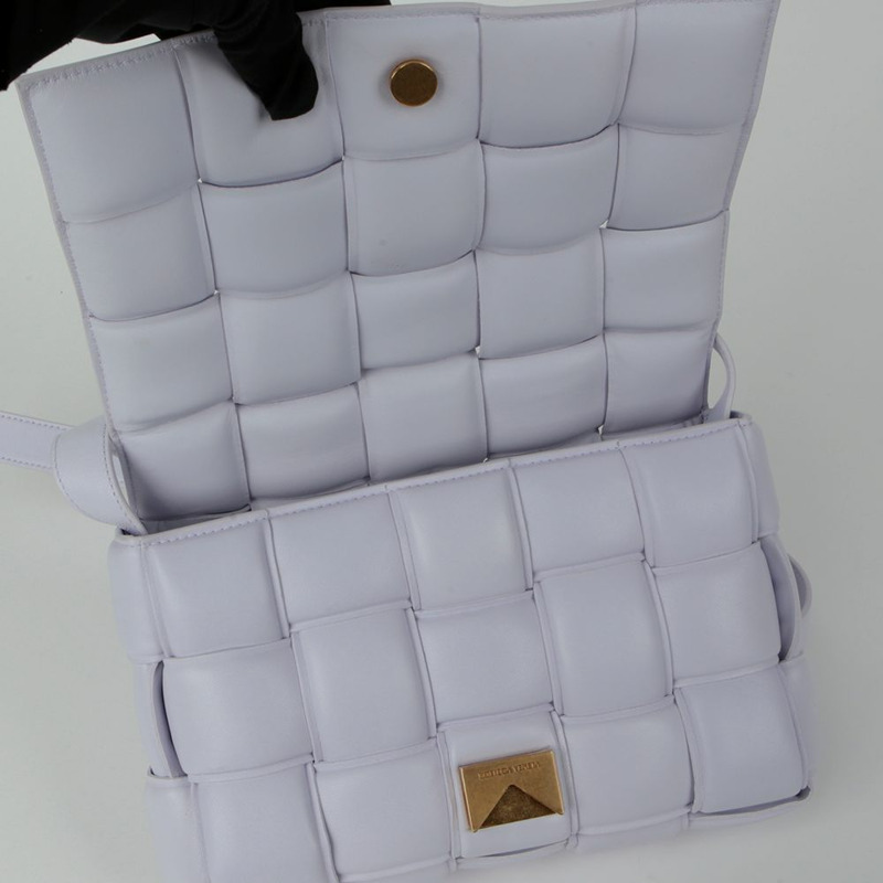 BOTTEGA VENETA 加厚卡式斜背包單肩包 591970-8