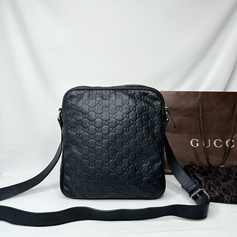 GUCCI 黑色壓紋全皮側背包-1