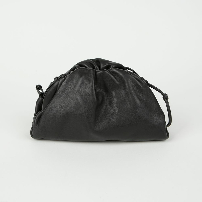 BOTTEGA VENETA 迷你餃子斜背包 585852-1