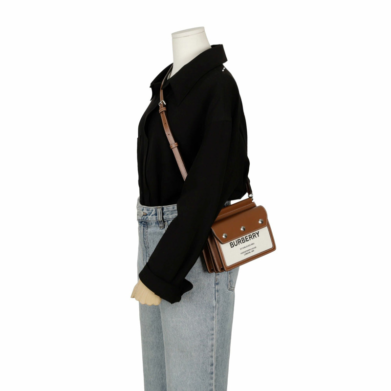 BURBERRY Hospery Title 口袋肩斜背包 8014611-11
