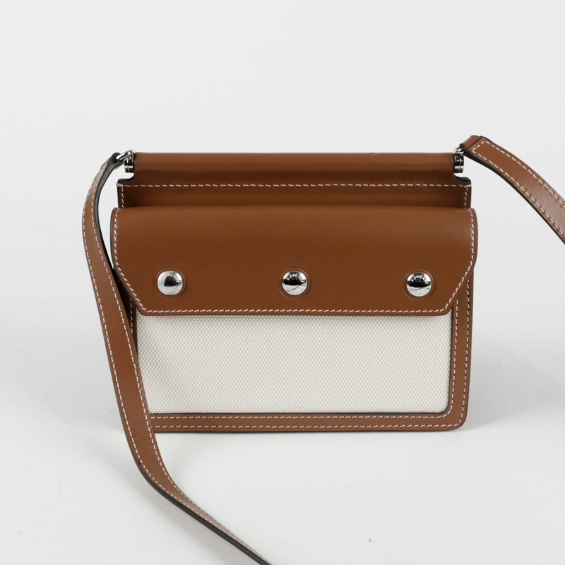 【包稅】BURBERRY 8014611 Hosperi Title Pocket 肩斜背包-3