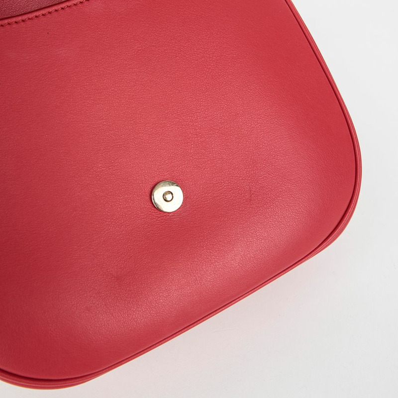 TODS 雙 T 型翻蓋肩斜背包-11