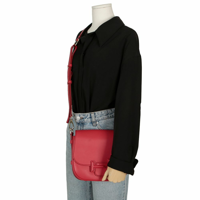 TODS 雙 T 型翻蓋肩斜背包-13