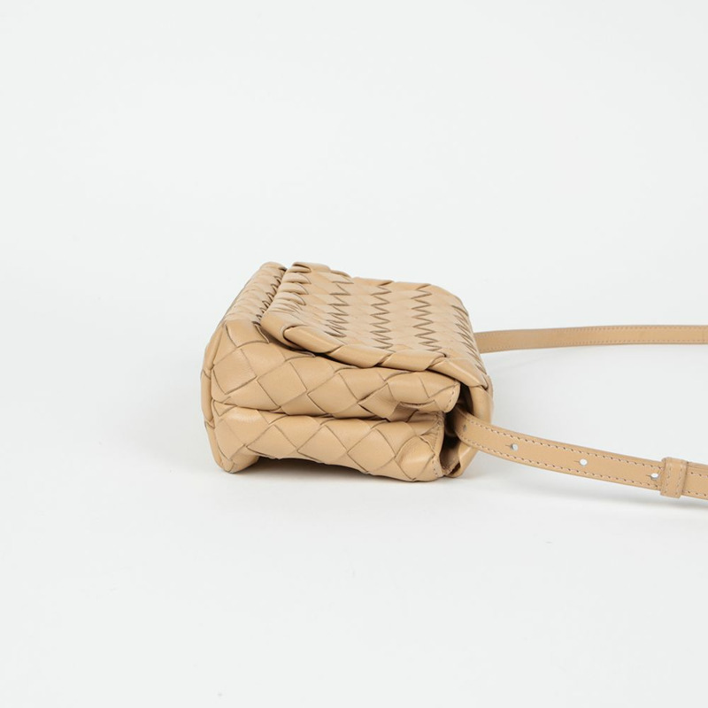 BOTTEGA VENETA 609412 翻蓋迷你肩斜背包-3
