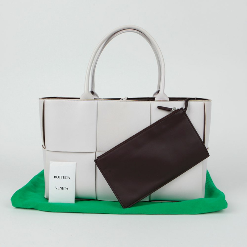 BOTTEGA VENETA Arco 中號手提包 609175-0