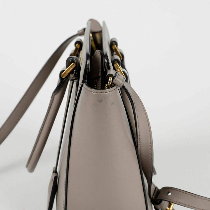 PRADA 金屬標誌托特單肩包 1BA113-3