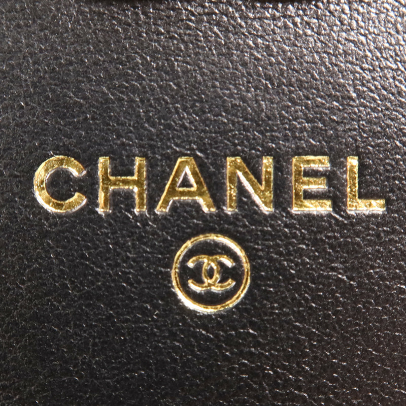 CHANEL 羊皮皮革Mini WOC金扣鏈帶肩背袋-10