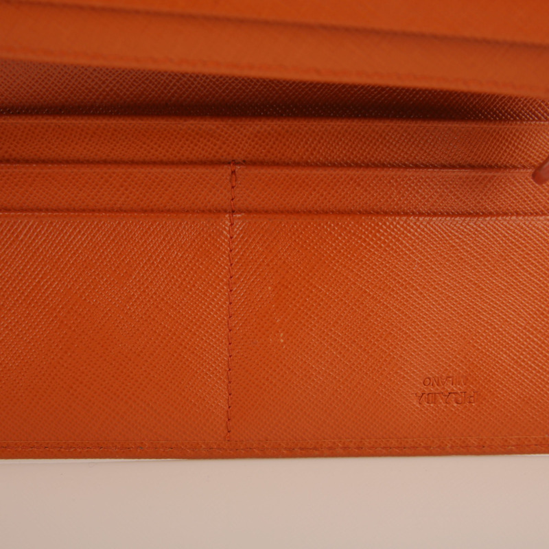 PRADA 金色標誌橘色十字紋皮革長皮夾-12