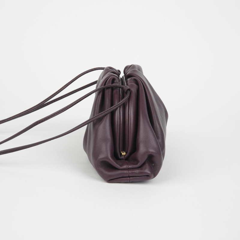 BOTTEGA VENETA 迷你斜背包 585852-2
