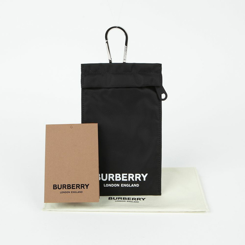 BURBERRY 標誌印花登山扣手機袋 8015034-0