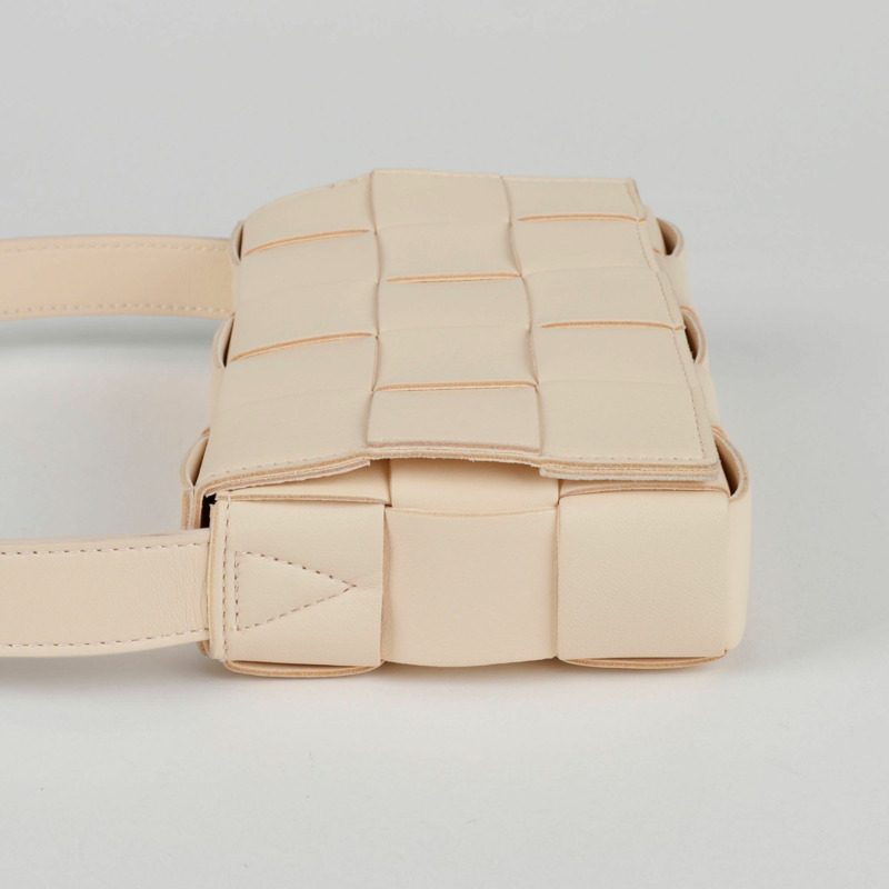 【包稅】BOTTEGA VENETA 730848 卡附小號肩斜背包-4