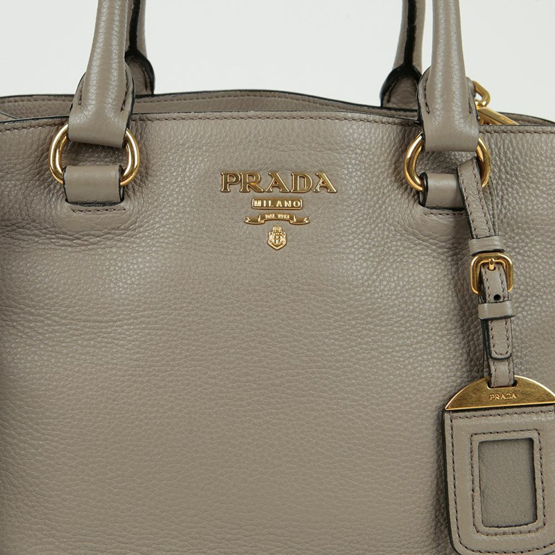 PRADA 金屬標誌托特單肩包 1BA058-2