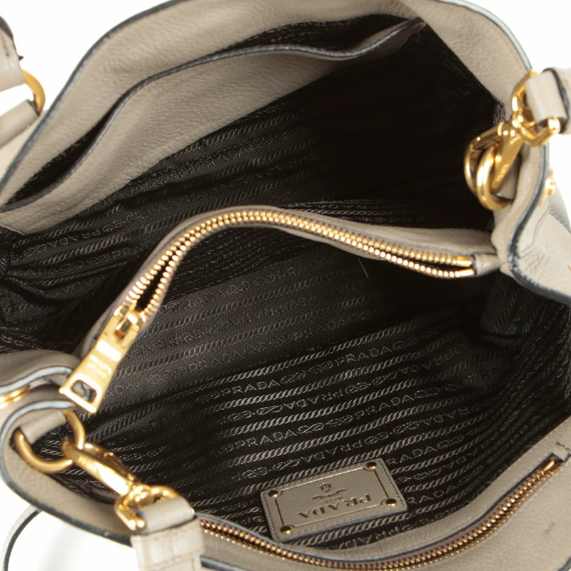 PRADA 金屬標誌托特單肩包 1BA058-12