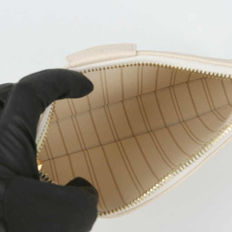 LOUIS VUITTON M81066 Easy Pouch 斜背包-8
