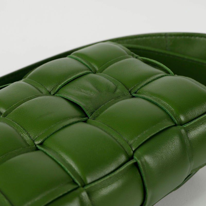 BOTTEGA VENETA 加厚卡式小號斜背單肩包 717506-9