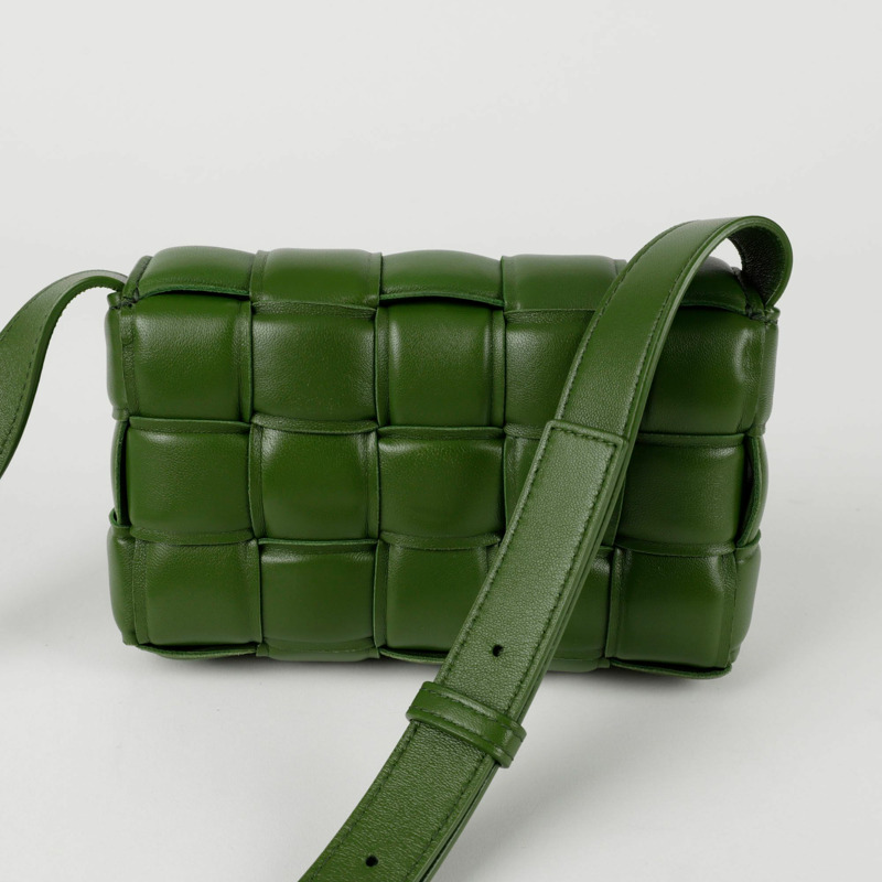 【包稅】BOTTEGA VENETA 717506 帶襯墊卡帶小號單肩斜挎包-4