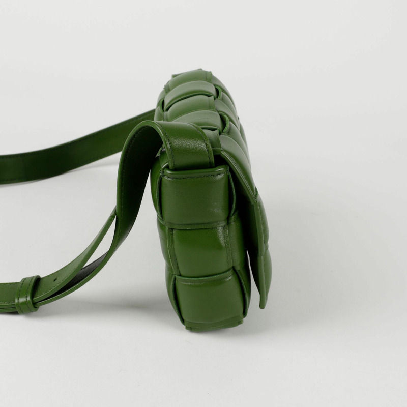 【包稅】BOTTEGA VENETA 717506 帶襯墊卡帶小號單肩斜挎包-5