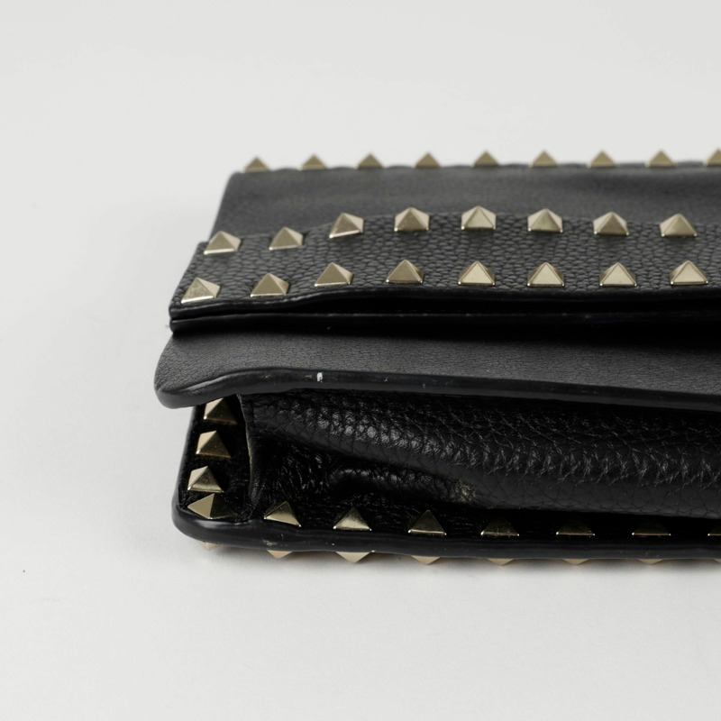 VALENTINO Rockstud 折疊帶手拿包 2B0E80-6