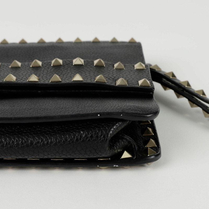 VALENTINO Rockstud 折疊帶手拿包 2B0E80-7