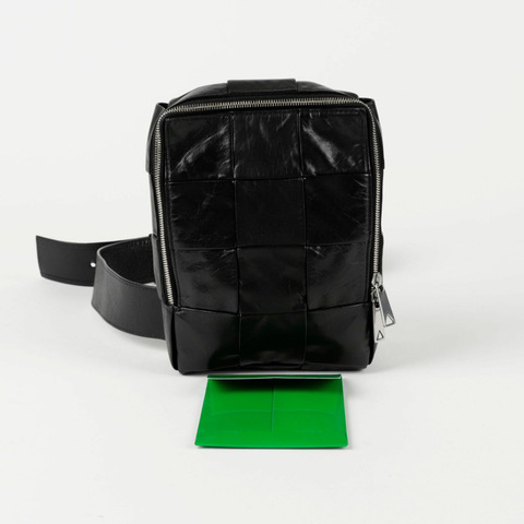 BOTTEGA VENETA 701366 Cassette 迷你露跟斜背包