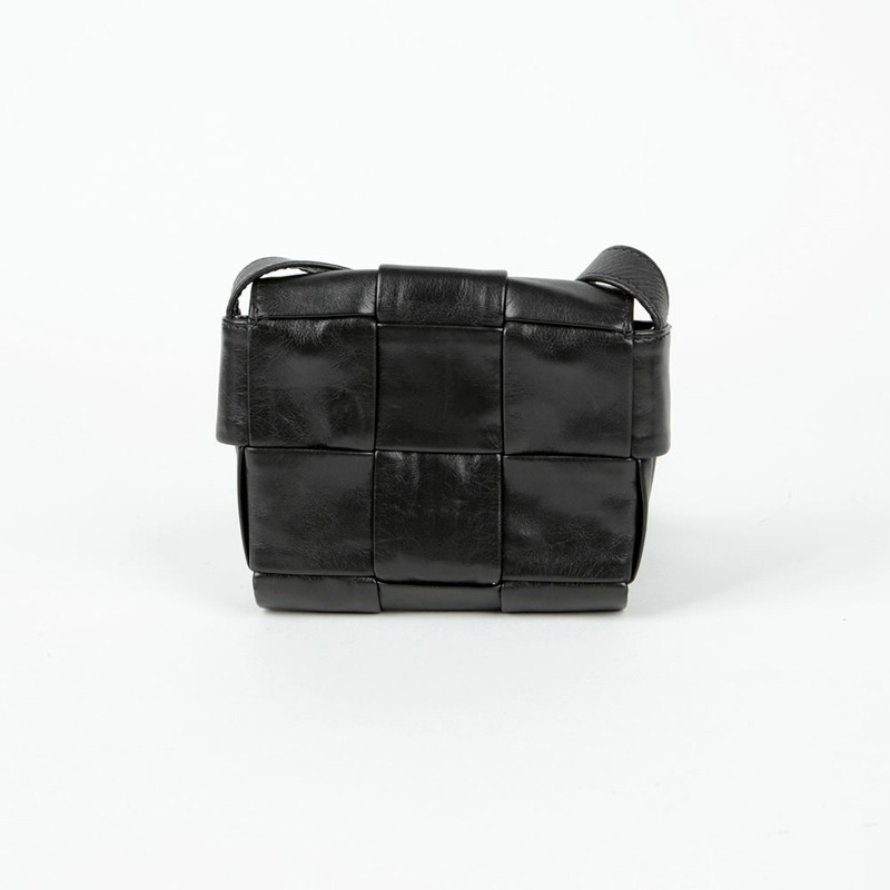 BOTTEGA VENETA Intrecciato Candy Cassette 迷你斜背包 667048-2