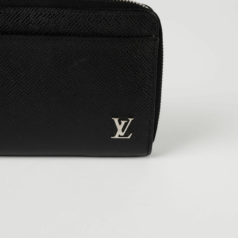 LOUIS VUITTON M69409 拉鍊龍紋長皮夾-1