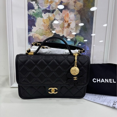 Chanel香奈兒 25B黑金荔枝皮金幣四葉草郵差包！晶片款 全新10.14購證